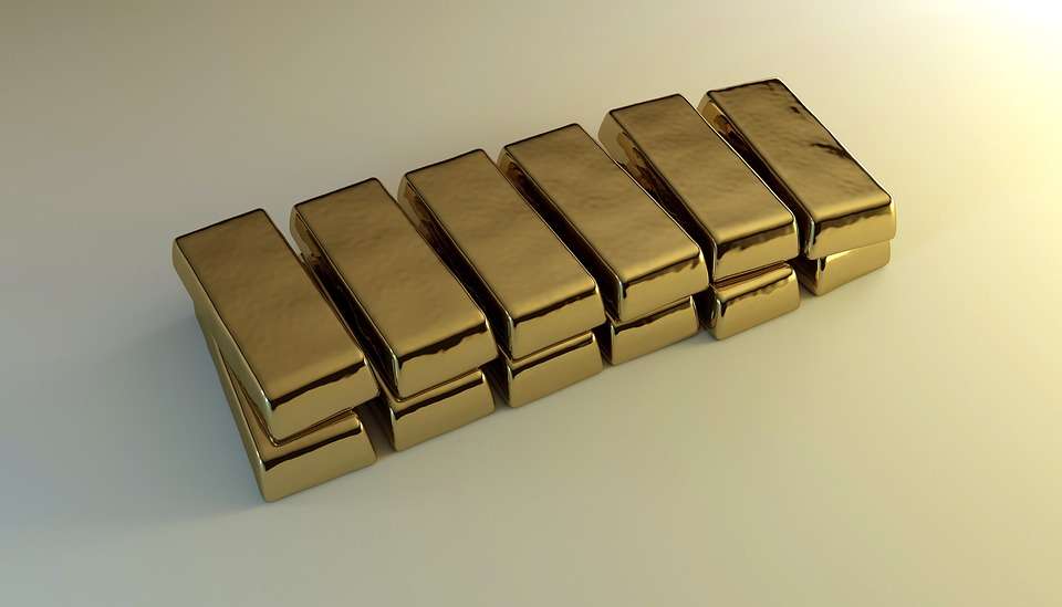 Gold prices were restrained ahead of nonfarm payrolls and were expected to decline for the week