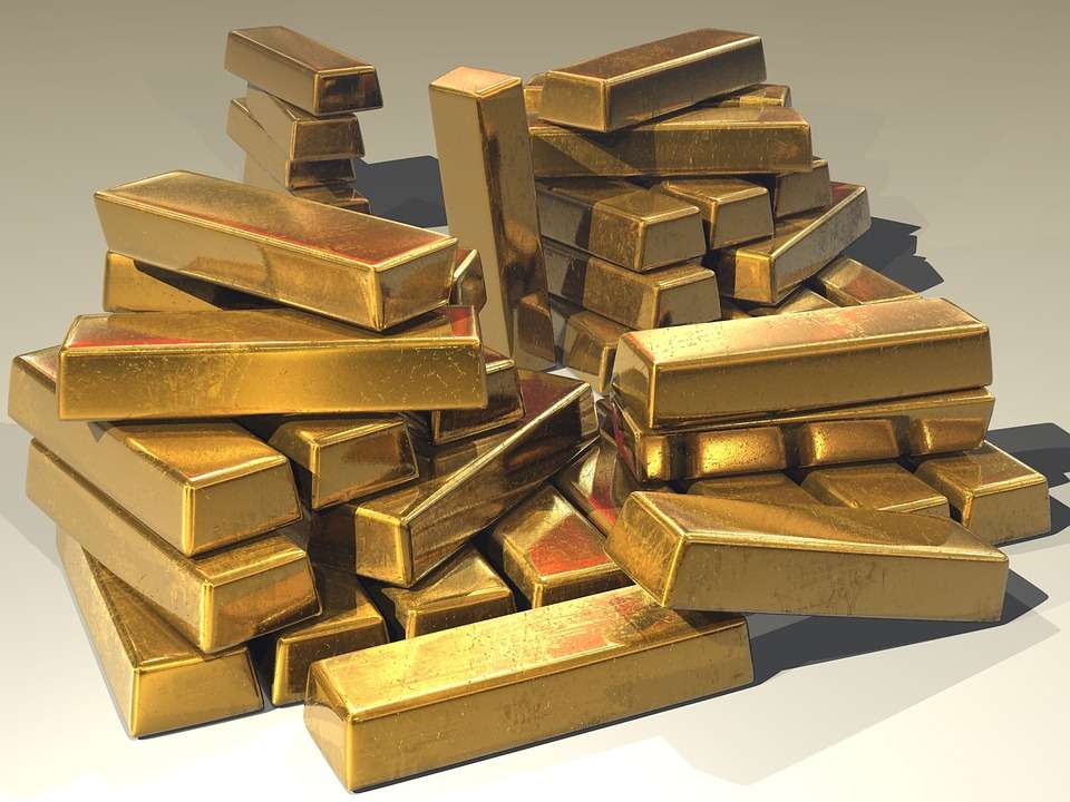 As markets reevaluate Fed concerns, gold traded flat at $2,000 per ounce.