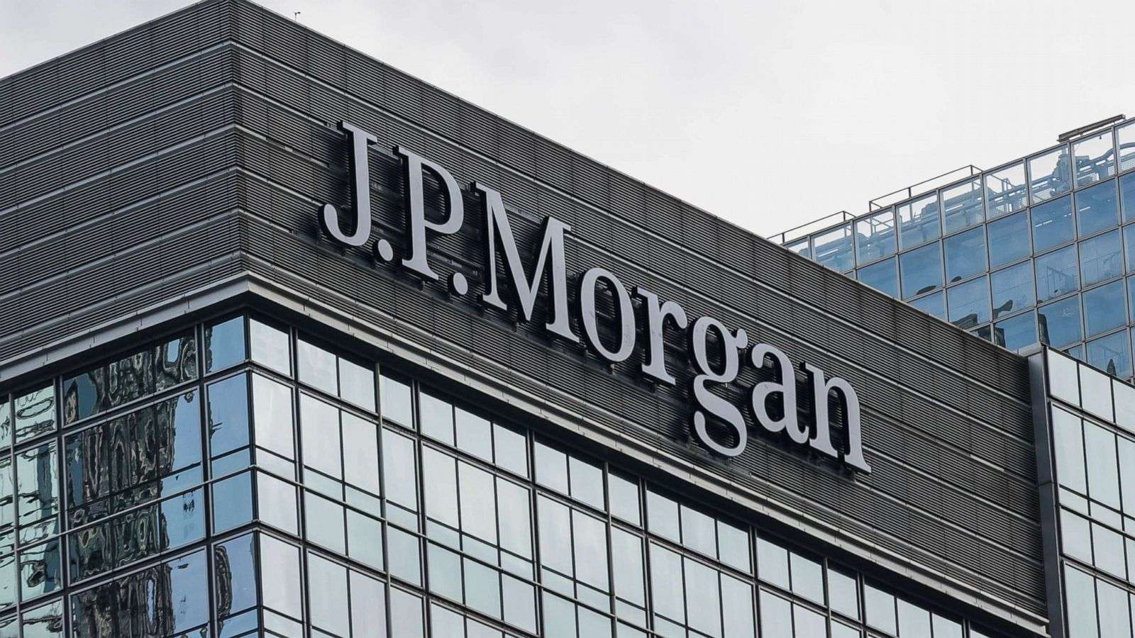 كيفية تداول أرباح JP Morgan؟