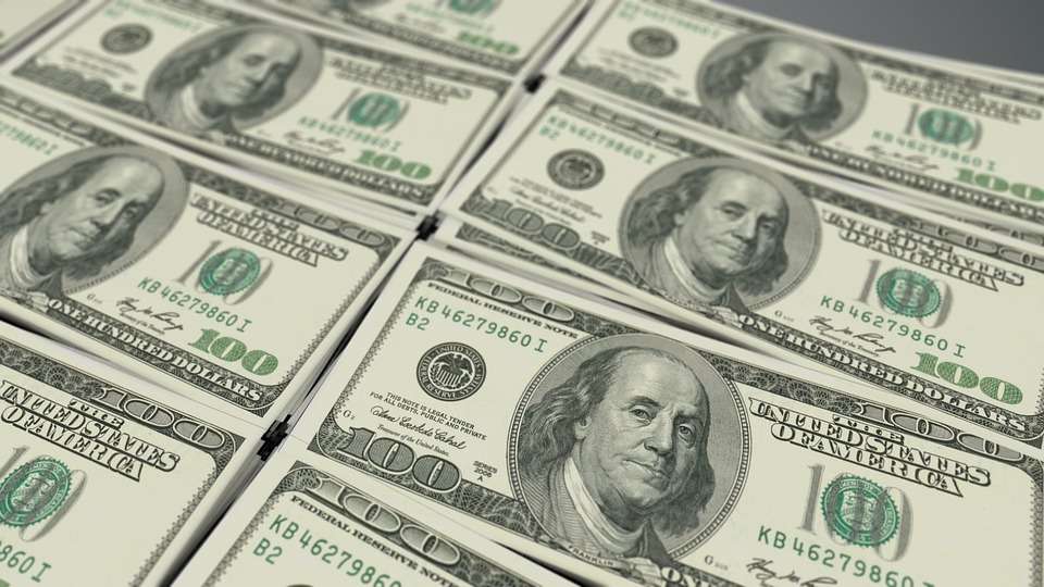 Dollar strengthens as the US economy outperforms fiscal uncertainty